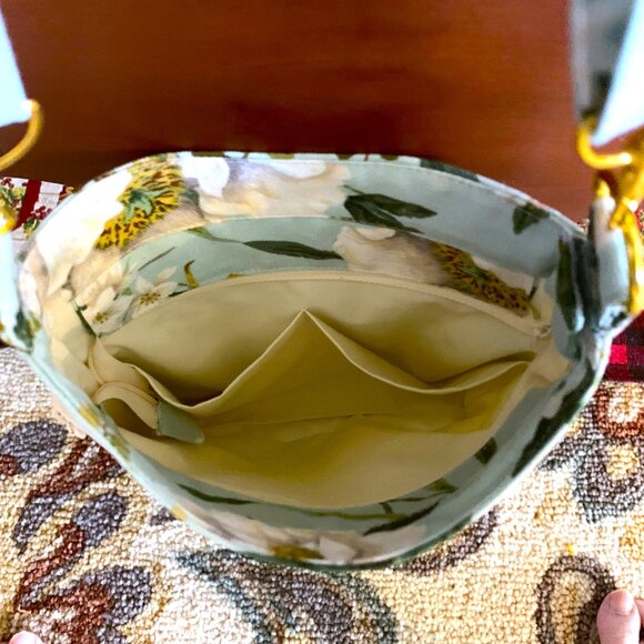 Handmade Cotton Crossbody Bag with Lining and Zippered Closure - Picture 7 of 10